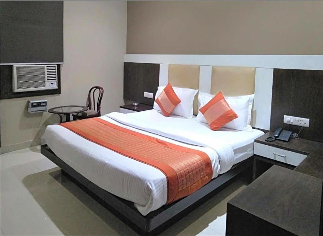Raj Mahal Inn นิวเดลี ภายนอก รูปภาพ